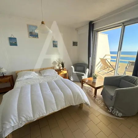 Apartment 40 M², 1ere Ligne Mer, Dernier Etage Avec Ascenseur *